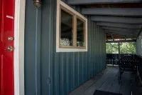 China Alley Cabin C: Cute & Cozy Cottage w/ Deck - 3-Star