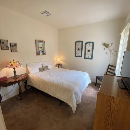 Charming 2-bedroom townhome in Green Valley w/ WiFi, Grill, Patio, Near trails