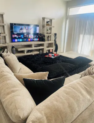 Modern & Luxurious Cozy<br>Downtown City View Getaway - Condos