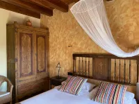 Les Corts de Cal Farrés, rural house 1 h. from BCN: swimming pool, bbq, garden - Homestays