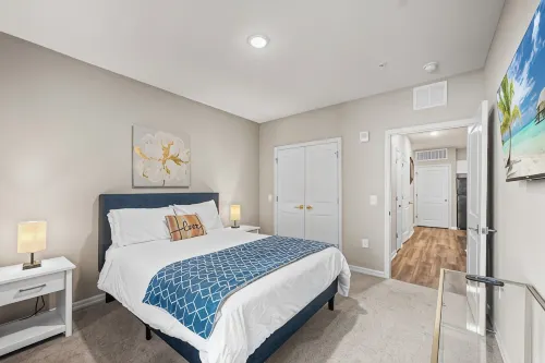 Gorgeous 2 Bed /2 Bath Condo Close to Beaches