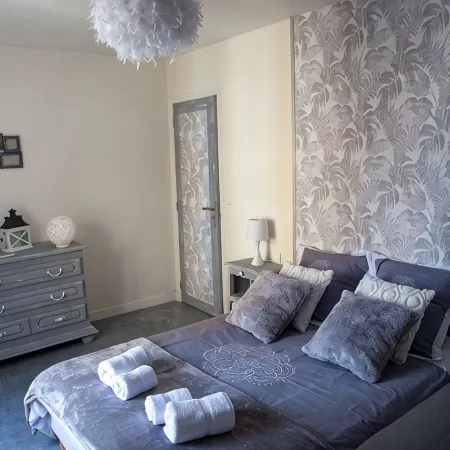 Appartement « Un Moment Dévasion » en Plein Cœur Dépernay Отели в г. Эперне