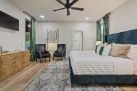 Hot Tub, Fire pit, Games, Crystals, Hiking & More-Lake Ouachita's Luxury Retreat Hotels in 