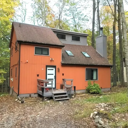 Tranquil 4-bedroom cabin, fireplace, firepit, games, private community