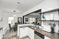 10min from Fort Bend Epicenter 13min from Memorial Herman Stylish 4 Bedroom Home - 4 stjerner