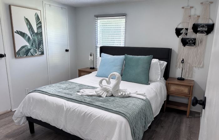 Cozy Beach Home w/ Fire Pit, Grill & Outdoor Swings— Min from Surf City Pier!