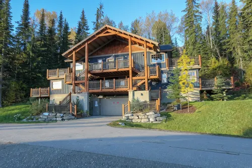 Mountain View - Hot Tub - Ski in/Out - at Kicking Horse Mountain Resort - Bungalows
