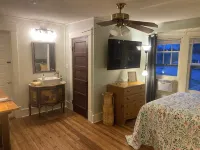Jude's cozy & convenient downtown studio Apt. - 3-Star
