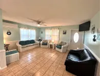 Blair's Bungalow - Exceptional Value! 2 Bdrm Home w/Dock Slip Green Turtle Cay - 3 stjerner