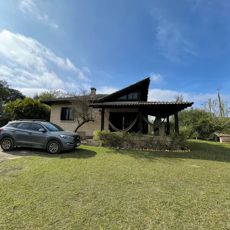 Beautiful House in Praia do Rosa Overlooking the Lagoon.