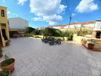 VillasFerrel - FlowerPot Chalet - with large courtyard and living area