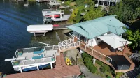 Unique Lake Goodwin Waterfront Cabin with Private Hot Tub and Boat Moorage - Alppimaja
