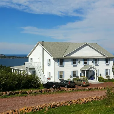Castle Rock Country Inn Hotels near Mica Hill Trailhead