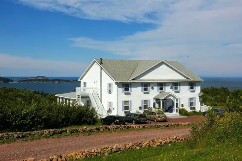 Castle Rock Country Inn - parking