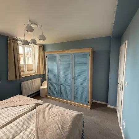 Newly Renovated: 2-Room Apartment in Villa District - Close to the Train Station
