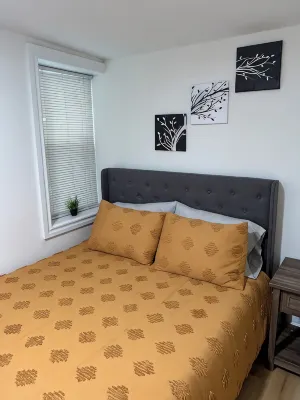 Cozy 1-Bedroom House in Charming Chicago Free Easy Parking , AC, Washer & Dryer - Bungalows