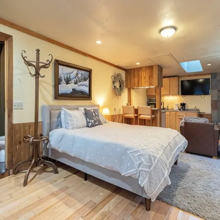 MTN Cabin-Hot Tub-Fire Pit-Games-Sleeps 10!!