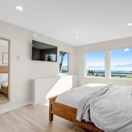 Spacious home w full Kachemak Bay views