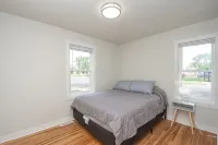 Amazing 2 Bedroom 1 Bathroom Upper Level Home