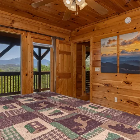 Majestic Mountain Views! Easy Road Access, Just 10Mins from Dollywood!