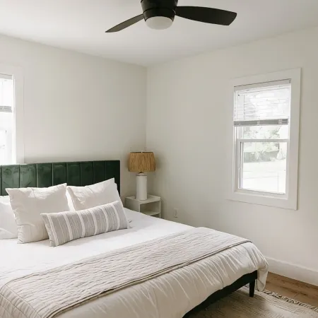 “Ivory Inn” Modern Stay w/ Hot Tub - Greyline