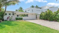 Oceanfront Villa With Privet Beach Access ! - Villas