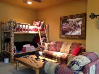 Weekly Discounts! Whitefish Mountain Ski Resort ski in ski out, Luxury Townhouse