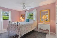 Tropical Oasis ~ Game Room ~ Spectacular Gardens ~ Heated 32' Saltwater Pool - Wifi