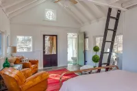 2 Cabins + Treehouse 50 Acres, FirePit, Sauna, Cold Plunge, Hot Tub, Petting Zoo - Chalets