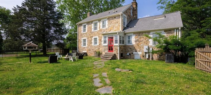 Charming 4-bedroom Stonehouse Hotels in Hanover County