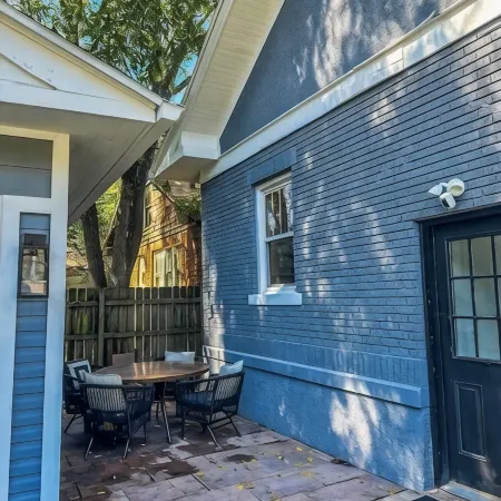 Hello Sunshine! Beautiful Bungalow in the Heart of Springfield!