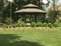 Charming 2nd floor unit in historic district - homestay