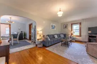 Ely Group Retreat 5 Bedrooms, 3 Bath, Huge Lawn - Butik