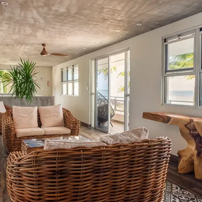 Numero Uno Beach House Hotels near Ocean Park Beach