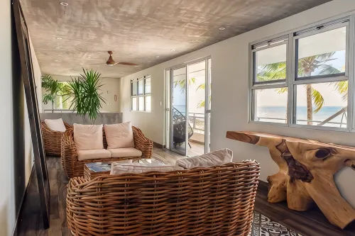 Numero Uno Beach House - Pet friendly