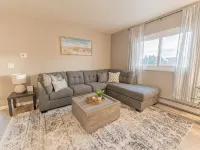 Lake Views, Cozy 2-bedroom condo newly remodeled, downtown Escanaba Hotel di Escanaba