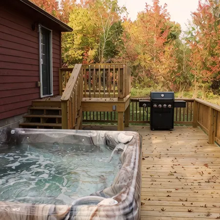 Hot Tub - Minutes from Winetrail, SIU, Giant City, Cedar Lake, Shawnee Forest!