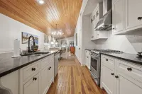 3Br/2BA Bottlebrush on Bowen - Perfect Location Ocean Springs. Walk to Downtown! - 5-Star