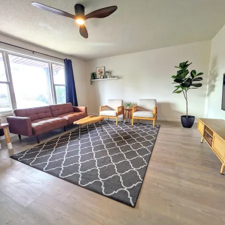 Full 3-bedroom house with entertainment room. 5 minutes to FLW front gate.