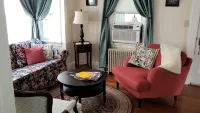 Charming cottage with short drive to the beach or the city! - Wifi