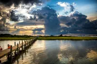 Waterfront Cabin with Amazing Private Fishing Pier and 6 Acres on the bay - 4성급