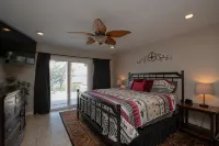 Lakefront 3 Bedroom Home with Gorgeous Sunsets and Private Pool & New Spa! - 4-Star