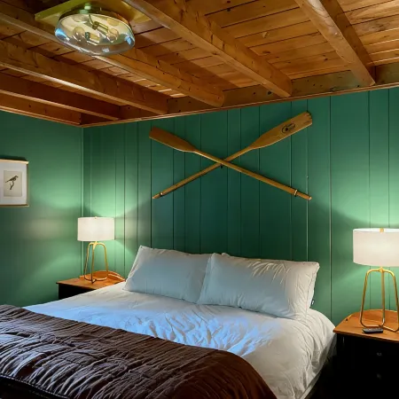 Luxurious & Modern 3 BR 1.5 Bath Log Cabin Hotels in Copake