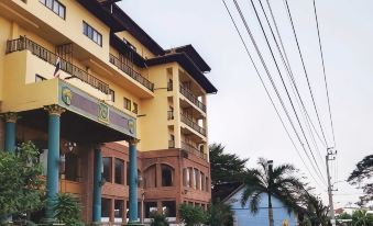 OYO 75466 13 Coins Bang Yai Hotel