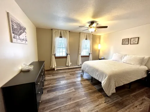 Quaint & Historic Downtown Oscoda Home - Homestays