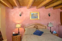 Remodeled 150 Year old Adobe, In historic New Mexico Village - Homestays