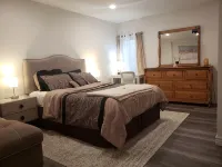 Newly renovated private basement appartment. 2 bedrooms, 2 bathroom w/jetted tub - 무료 와이파이