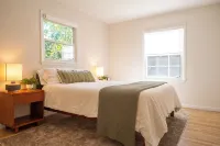 Modern Retreat Located Across from Wra and Steps from Downtown Hudson.<Br> - Homestays