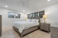 Waterfront 5 Bed/5Bath Home-Pool, Dock, Las Olas - 5-Star