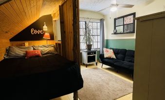 Rustic cabin just outside of Madison!